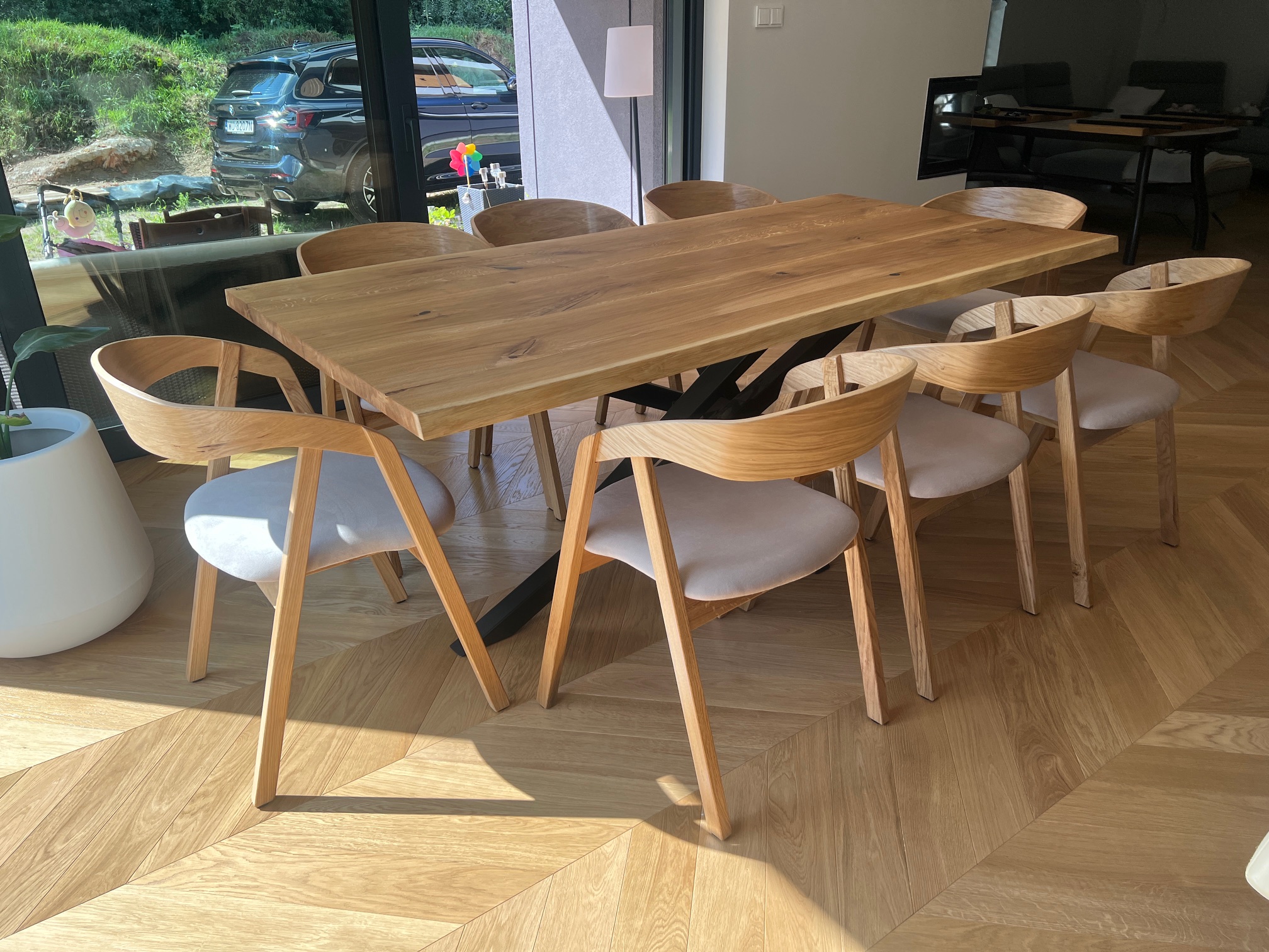 stoły dębowe (3) krzesła przy dębowym stole